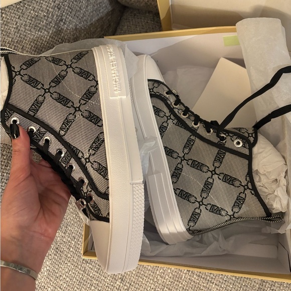 BNWT Michael Kors Logo Jacquard High-Top Sneakers β Womenβs Size 9 - Picture 12 of 14